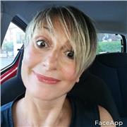 Laureata in fisica, con anni di esperienza impartisce ripetizioni universitarie di matematica e fisica